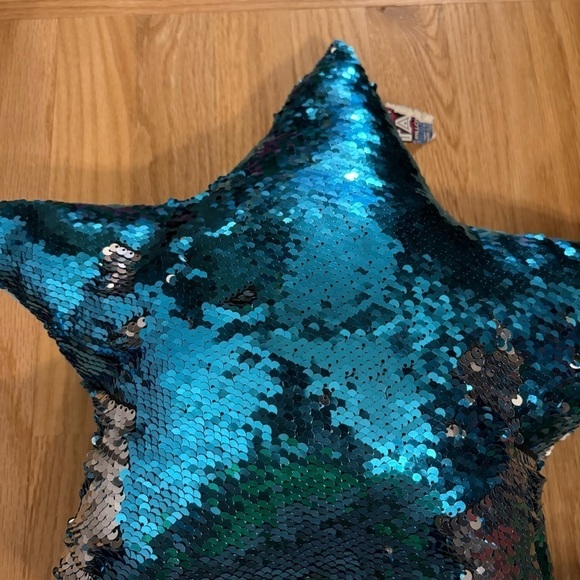 Star Sequin Reversible Plush Pillow Blue Silver NEW - Picture 4 of 7